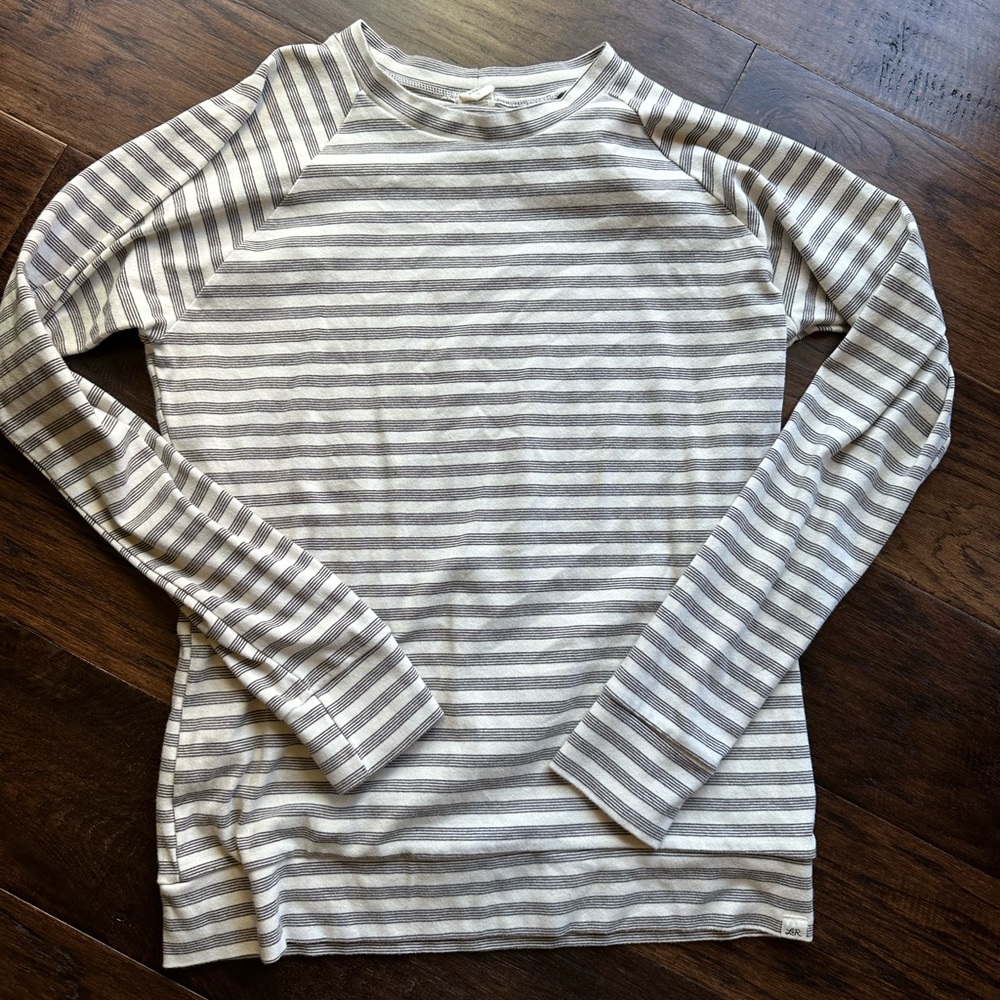 Lulu and Roo (now Little Road Co) Large Women’s sweatshirt